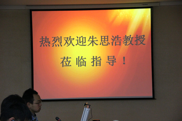 四系农业创始人朱思浩在河南清丰县给农企老板授课